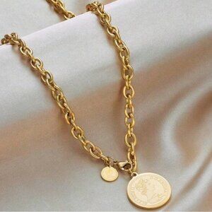 Gold Medallion Necklace A1507